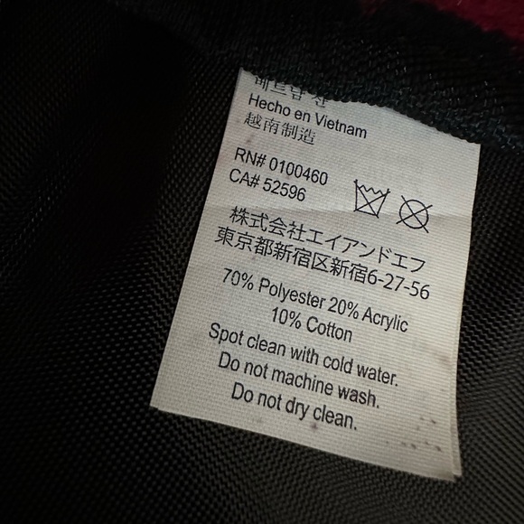 Kavu Black and Red plaid sling bag, NWOT - Picture 8 of 9